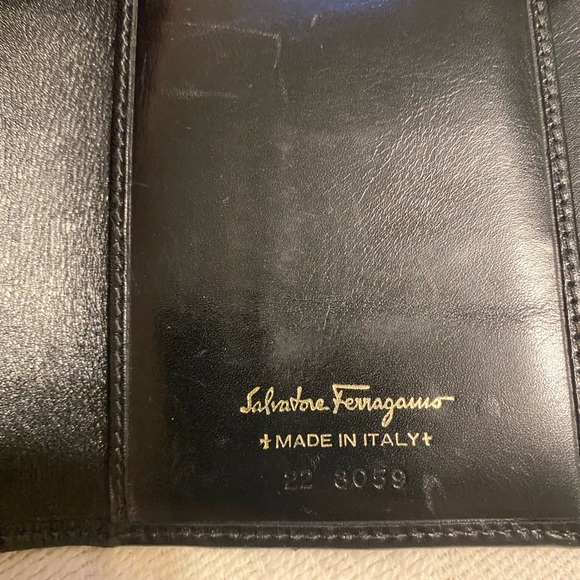 Authentic Vintage Salvatore Ferragamo Wallet - Picture 6 of 15